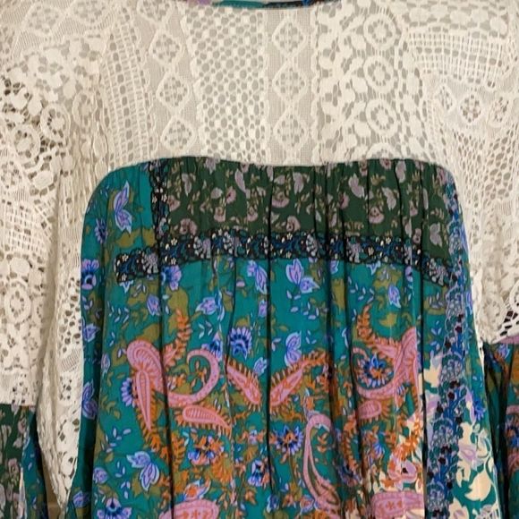 Paisley floral lace BoHo style top. Size Medium - Picture 2 of 6